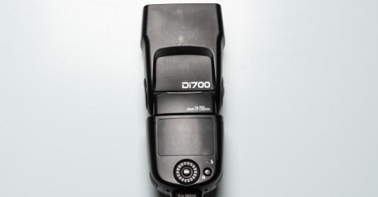 Nissin Di 700 per Nikon, praticamente nuovo Nissin Di 700 per Nikon, praticamente nuovo