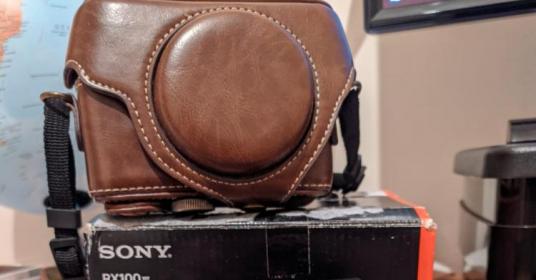 Sony RX100 M4 Mark IV Fotocamera compatta + vari accessori Sony RX100 M4 Mark IV Fotocamera compatta + vari accessori