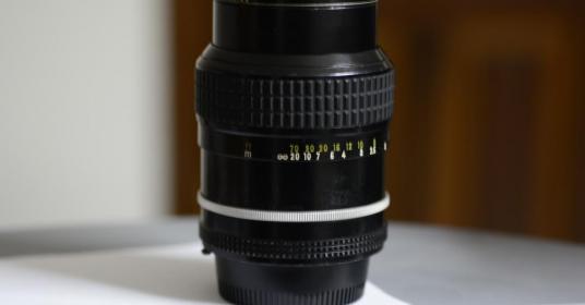 Nikon 105 mm f2.5 AI