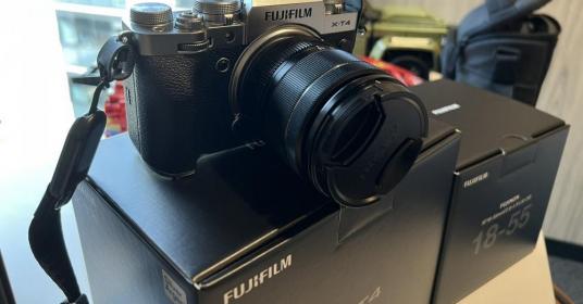 Fujifilm XT4 with 18-55mm changeable lens Fujifilm XT4 with 18-55mm changeable lens