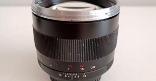 Zeiss Planar T* 85mm f/1.4 (Canon) Zeiss Planar T* 85mm f/1.4 (Canon)