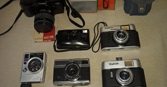 apparecchi fotografici vari ( di epoche diverse)