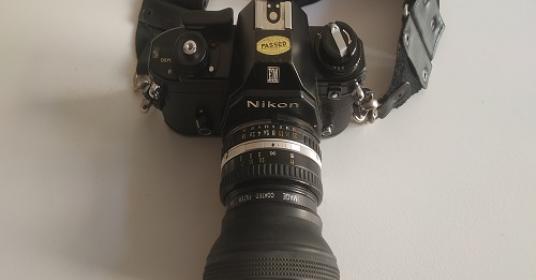 Fotocamera Nikon EM + Obiettivo Makinon Fotocamera Nikon EM + Obiettivo Makinon