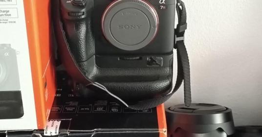 Sony Alpha 7RIII. 3 Ottiche, Impugnatura, batterie. Filtri Sony Alpha 7RIII. 3 Ottiche, Impugnatura, batterie. Filtri