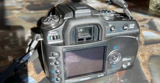 Sony Alpha DSLR-A100 obiettivo Sony 18-70mm F3.5-5.