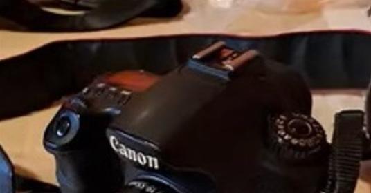 Canon EOS 60D + obiettivo + batterie + custodia Canon EOS 60D + obiettivo + batterie + custodia