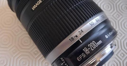 Vendo obiettivo Canon 18-200mm f 3,5-5,6 Vendo obiettivo Canon 18-200mm f 3,5-5,6