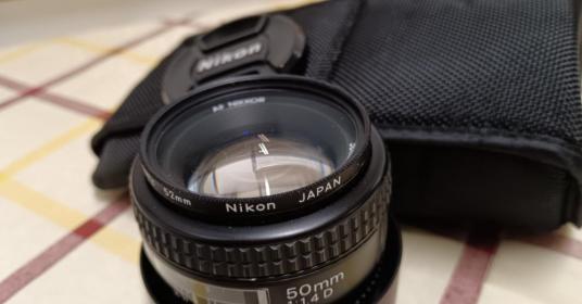 Eccellente Nikon AF-D Nikkor 50mm/f1.4 Eccellente Nikon AF-D Nikkor 50mm/f1.4