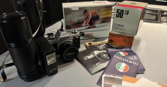 Canon AT-1 Kit completo 50mm f/1,8 + Teleobbiettivo 100-200mm +Flash+Scatola originale Canon AT-1 Kit completo 50mm f/1,8 + Teleobbiettivo 100-200mm +Flash+Scatola originale
