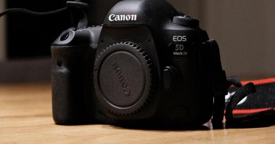 Canon EOS 5D Mark IV – COME NUOVA (solo 3.000-4.000 scatti) – Imballaggio originale Canon EOS 5D Mark IV – COME NUOVA (solo 3.000-4.000 scatti) – Imballaggio originale